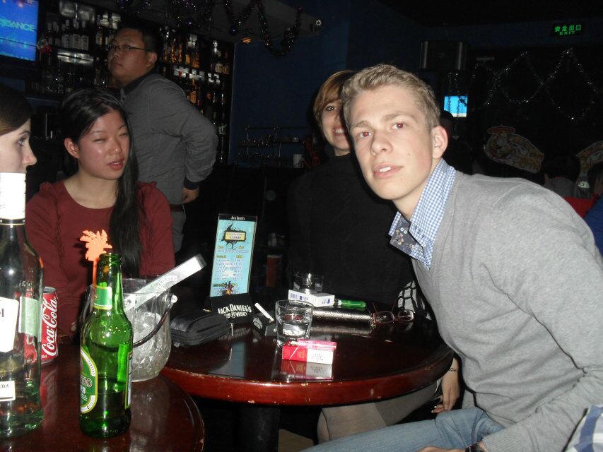 Photo of one of Sina Careers' interns in China in a bar with his Chinese colleague